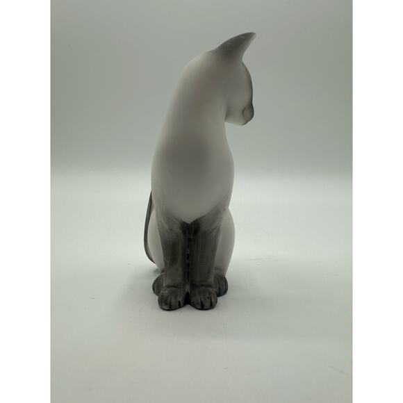 Vintage 1984 Avon Bisque Porcelain Siamese Cat Figurine EUC - Picture 4 of 6